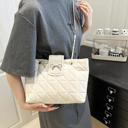 Large Capacity Tote Bag for Women - Trendy Shoulder Hobo & Hand Carry, Aesthetic Chic Versatile Purse for Everyday Essentials